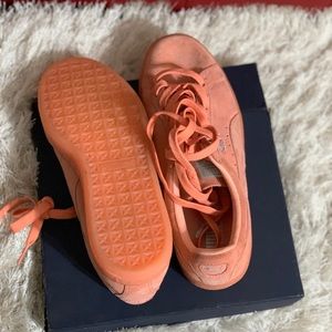 Women's Puma size 7,5